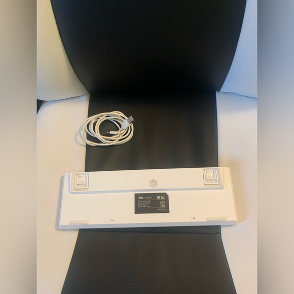 Magegee MKBox 60% Mechanical Gaming Keyboard - Picture 2 of 3